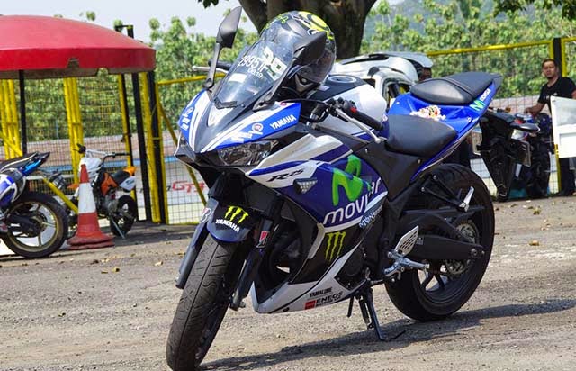 Yamaha R25 Livery Moto GP