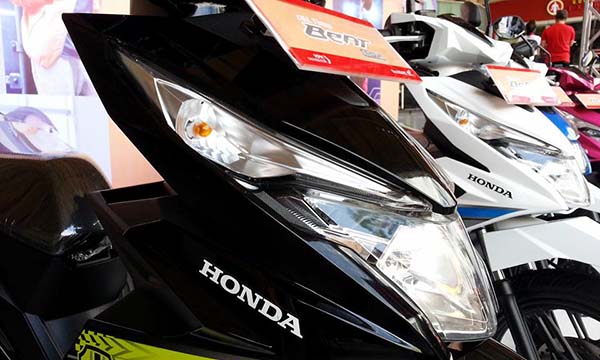 Tampak samping Honda BeAT terbaru 2016