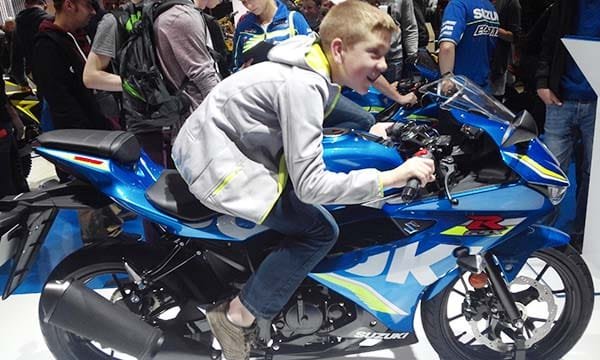 Suzuki GSX-R125 baby GSX-R150 dinaiki anak kecil Suzuki GSX-R125 baby GSX-R150 dinaiki anak kecil