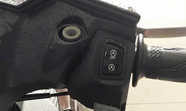 Tombol Switch untuk mengaktifkan SSS Yamaha Mio Stop Start System