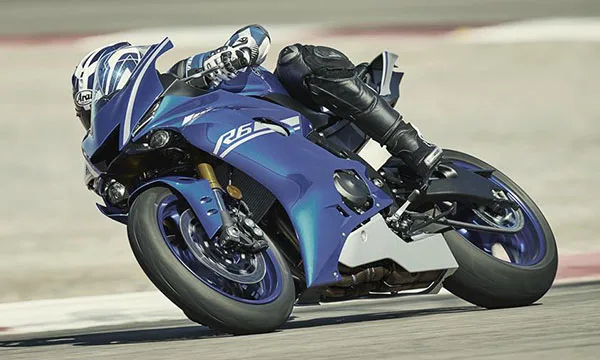 Yamaha R6 2017 cornering