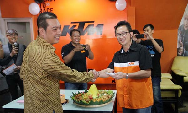 Dealer KTM Ciateul Bandung di buka