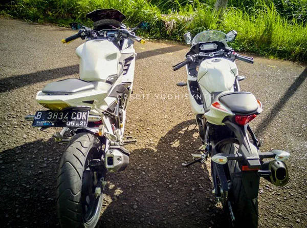 Suzuki GSX-R150 dan Honda CBR150R tampang dari belakang Suzuki GSX-R150 dan Honda CBR150R tampang dari belakang