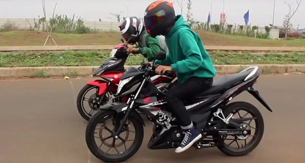 AduDragHondaSonicvsJupiterMX Bebek vs Ayago 150 cc