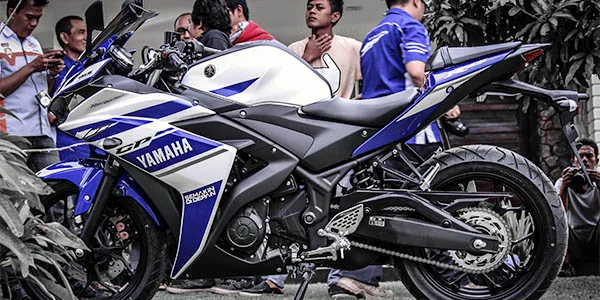 YamahaR25