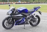 YamahaR125miripR15