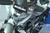 SuzukiGSX-S150putih