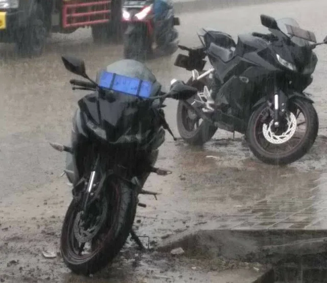 YamahaR152017kehujanan
