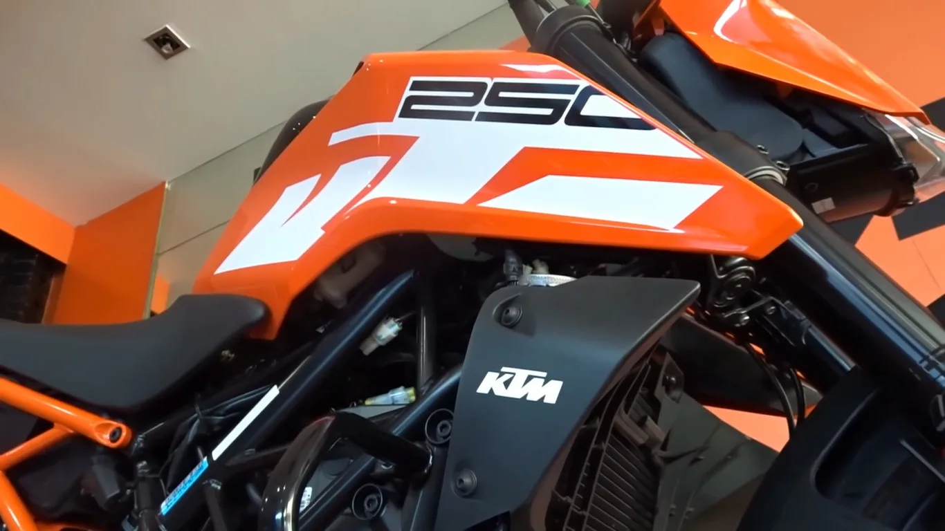 Shroud KTM Duke 250 2017