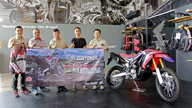 Astra Motor Joga serahkan CRF250Rally kepada konsumen pertama