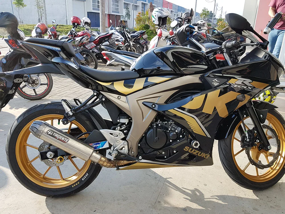 Suzuki GSX-R150 Stripe Gold