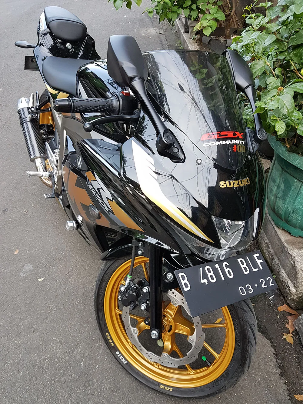 Suzuki GSX-R150 Velg di Cat Emas