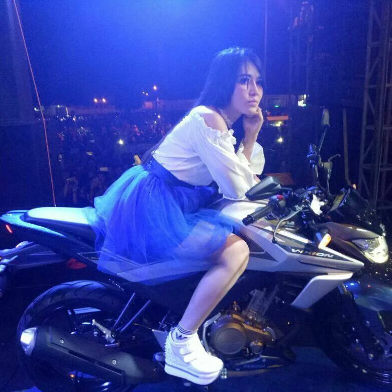 Via Vallen seksi naik Vixion