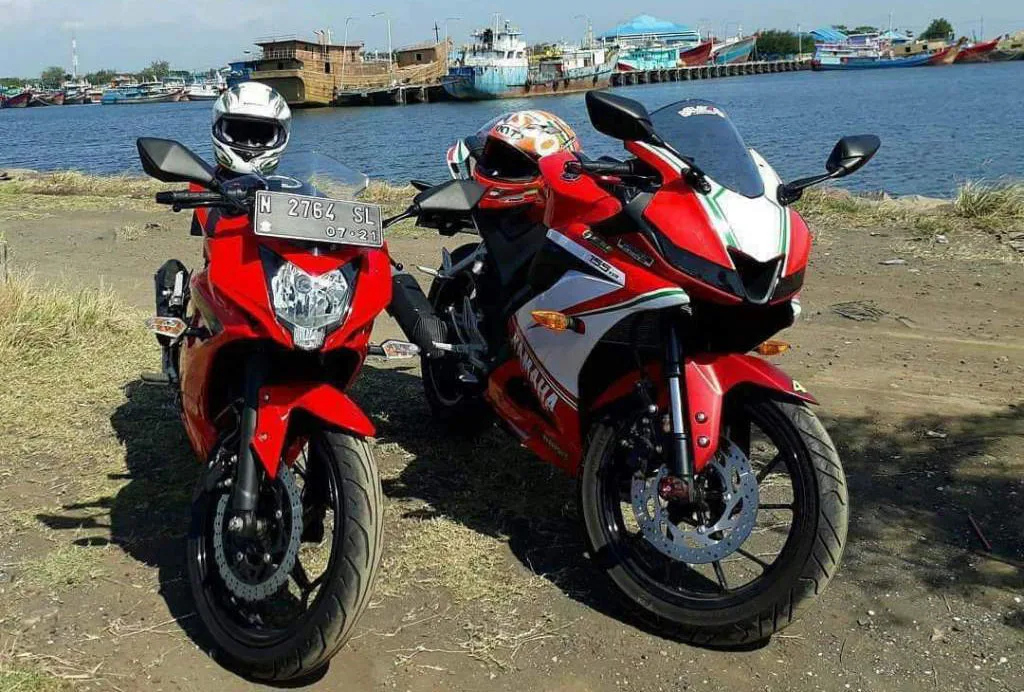 Yamaha R15 v3 bersanding Ninja 250 SL Mono