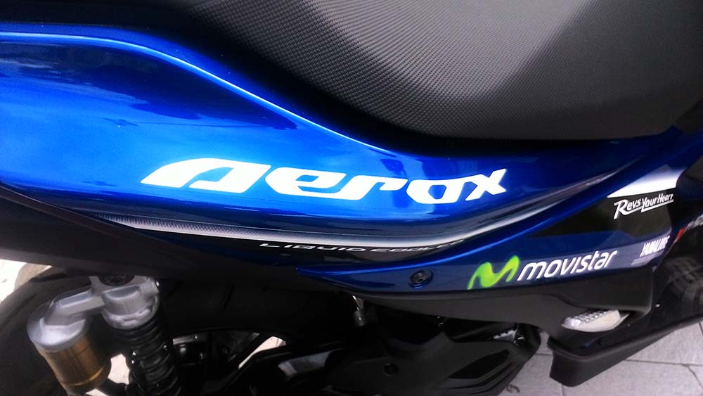 Yamaha Aerox 155 R-version Warna Biru khas Garpu Tala