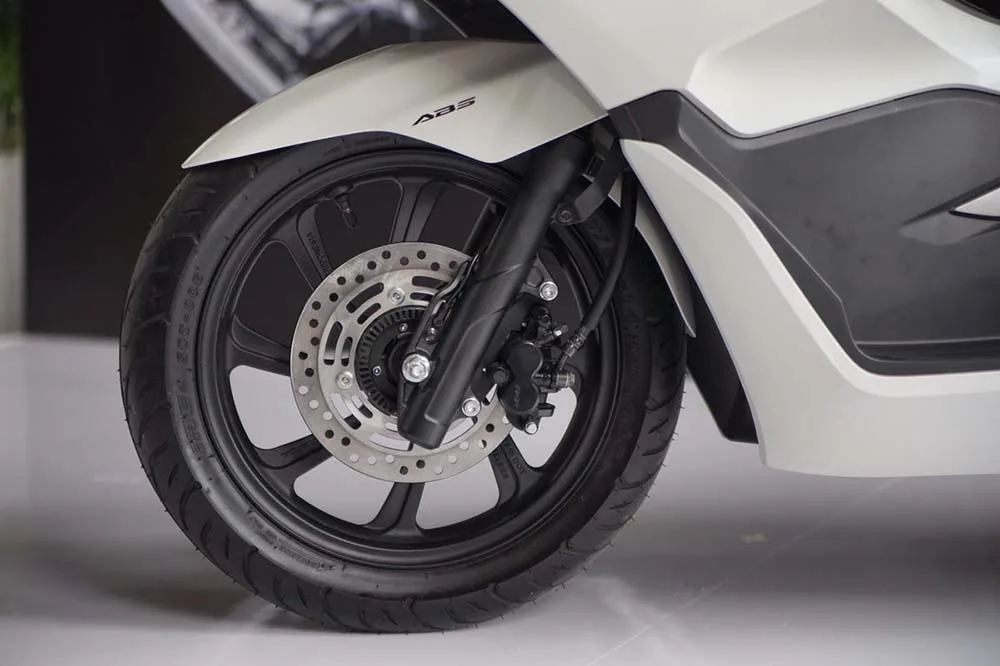Spesifikasi Honda PCX150 pakai rem cakram