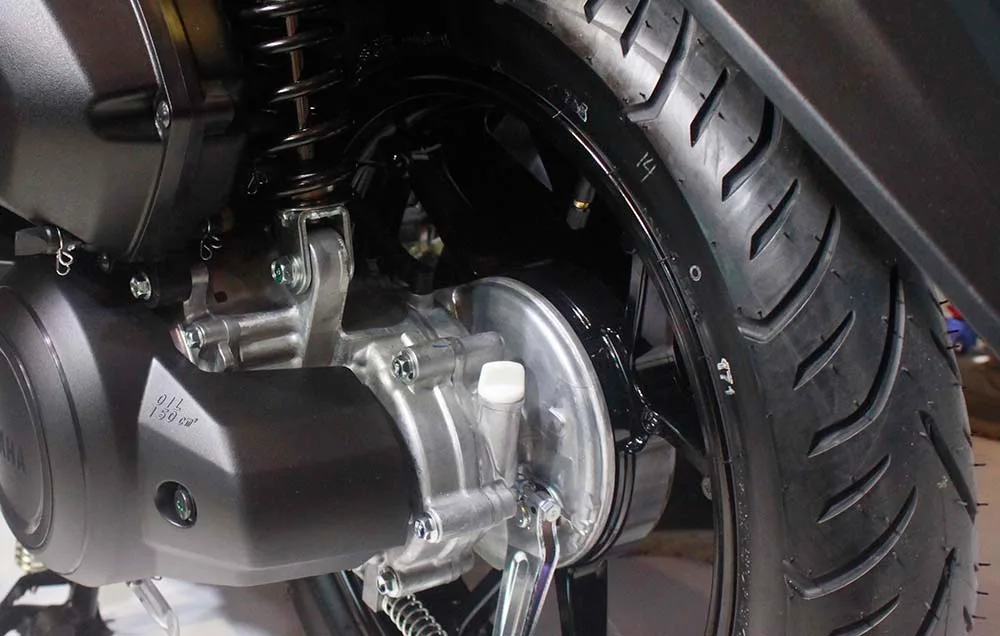 Ban dan Velg Belakang Yamaha Lexi