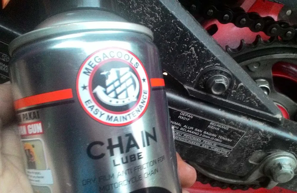 Melumasi rantai dengan pelumas khusus merek Megacools Review Pelumas Rantai Megacools Chain Lube