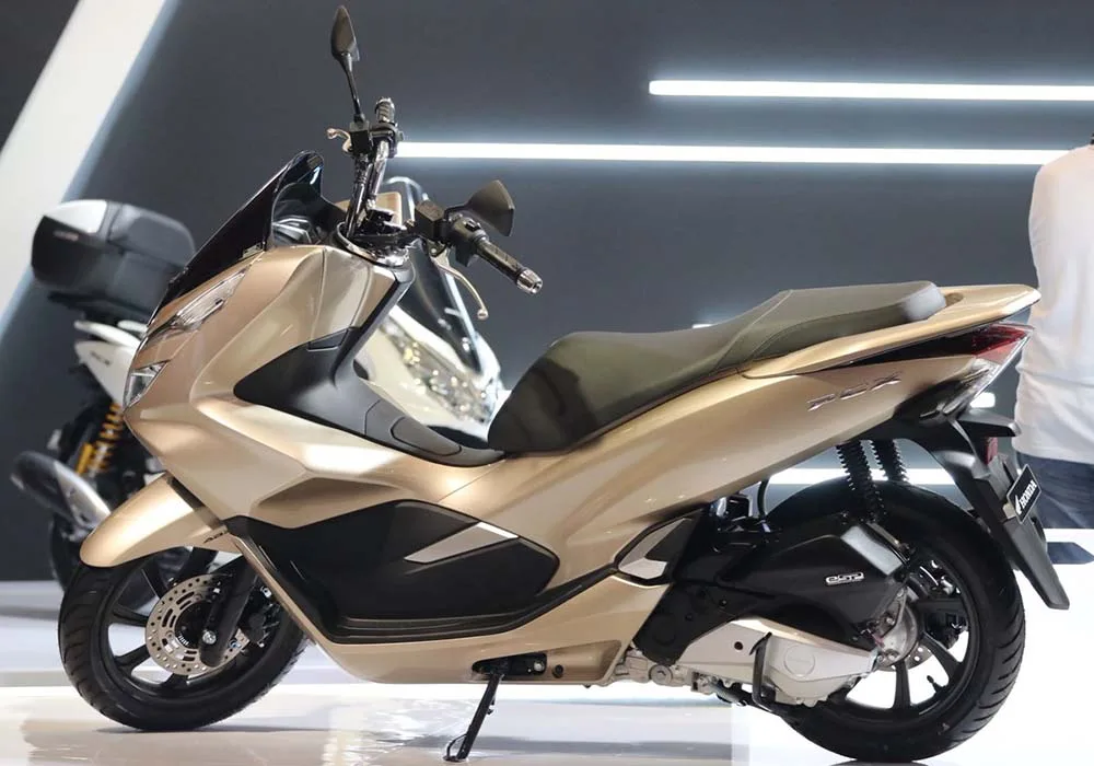 Warna Honda PCX Glamour Gold