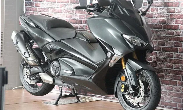 Yamaha TMAX DX Hitam Yamaha TMAX DX Hitam