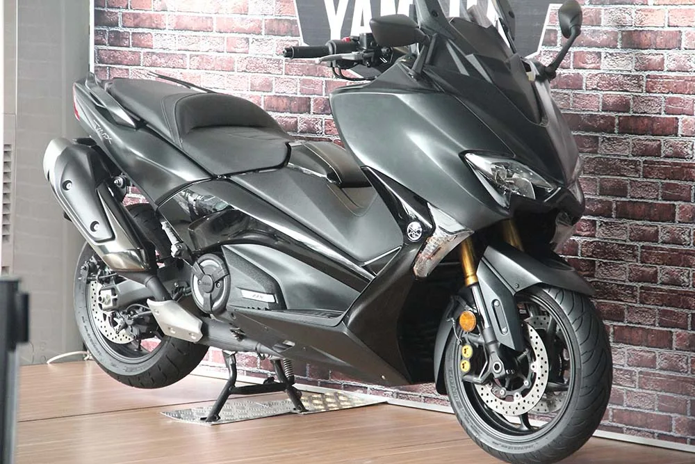 Yamaha TMAX DX Hitam Yamaha TMAX DX Hitam