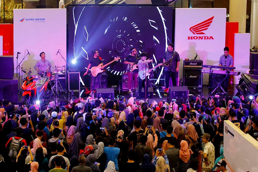 Kunto Aji dan Honda Vario 125 Kunto Aji dan Honda Vario 125