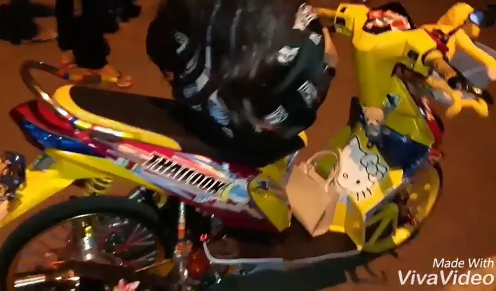 Motor Honda BeAT Kuning modifikasi Thailook Motor Honda BeAT Kuning modifikasi Thailook