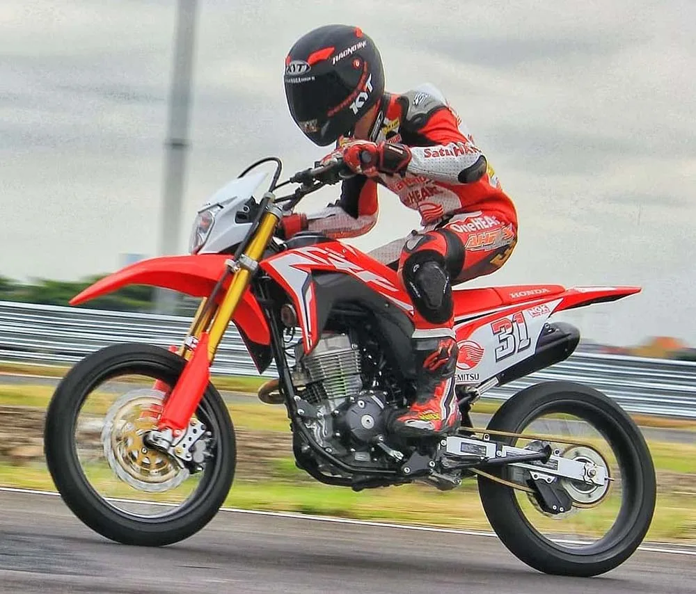 Gerry Salim pakai CRF150L Supermoto