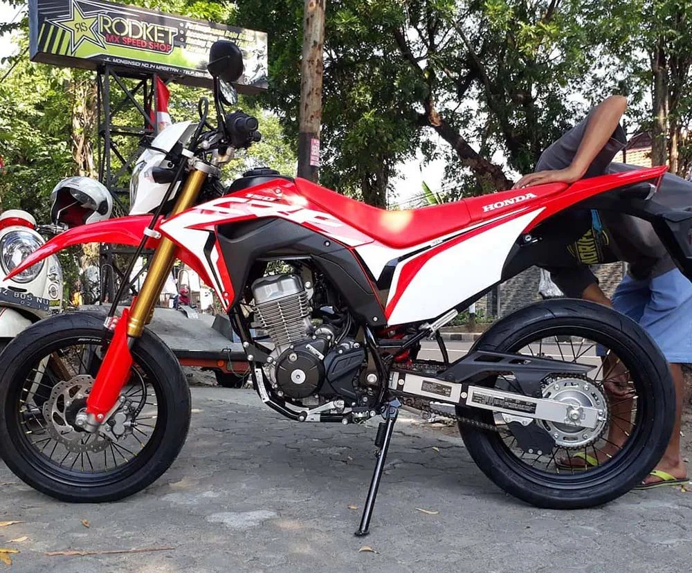 Hasil Modifikasi CRF Supermoto by rumah Modifikasi MX Shop Magetan