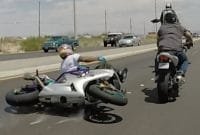 Jatuh Bego di jalan raya