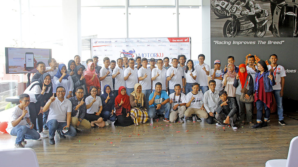 Foto bersama media, Vlogger dan Blogger Jogja launching MotorKu