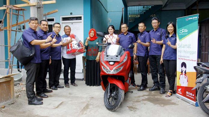 Manajemen Astra Motor Yogyakarta mengantar motor ke rumah konsumen