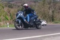 Riding Yamaha Lexi 125 Riding Yamaha Lexi 125