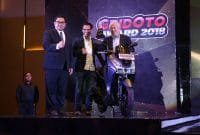 Executive Vice President PT YIMM Dyonisius Beti saat menerima penghargaan untuk Lexi Motorcycle of The Year (GridOto Award 2018) Yamaha Lexi Bike of The Year pada GridOto Awards 2018