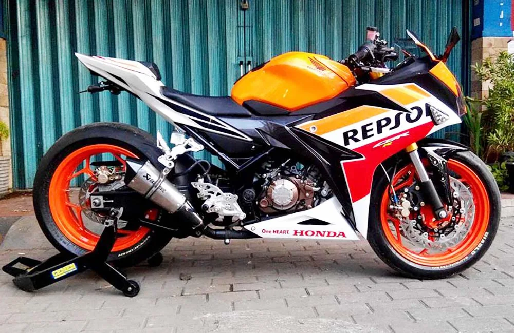 Honda CBR150R Up-Side Down Honda CBR150R Up-Side Down