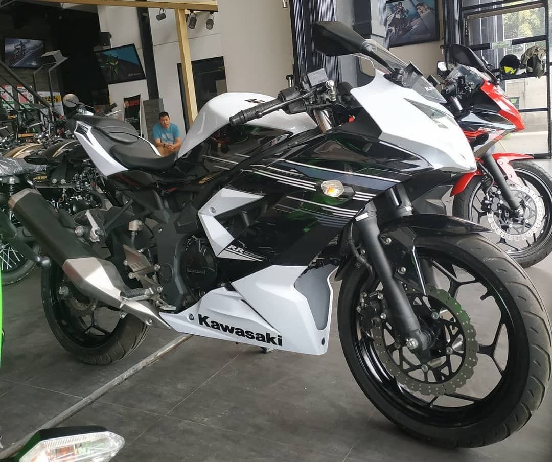 Kawasaki Ninja 250 Mono dijual murah cuci gudang Kawasaki Ninja 250 Mono dijual murah cuci gudang