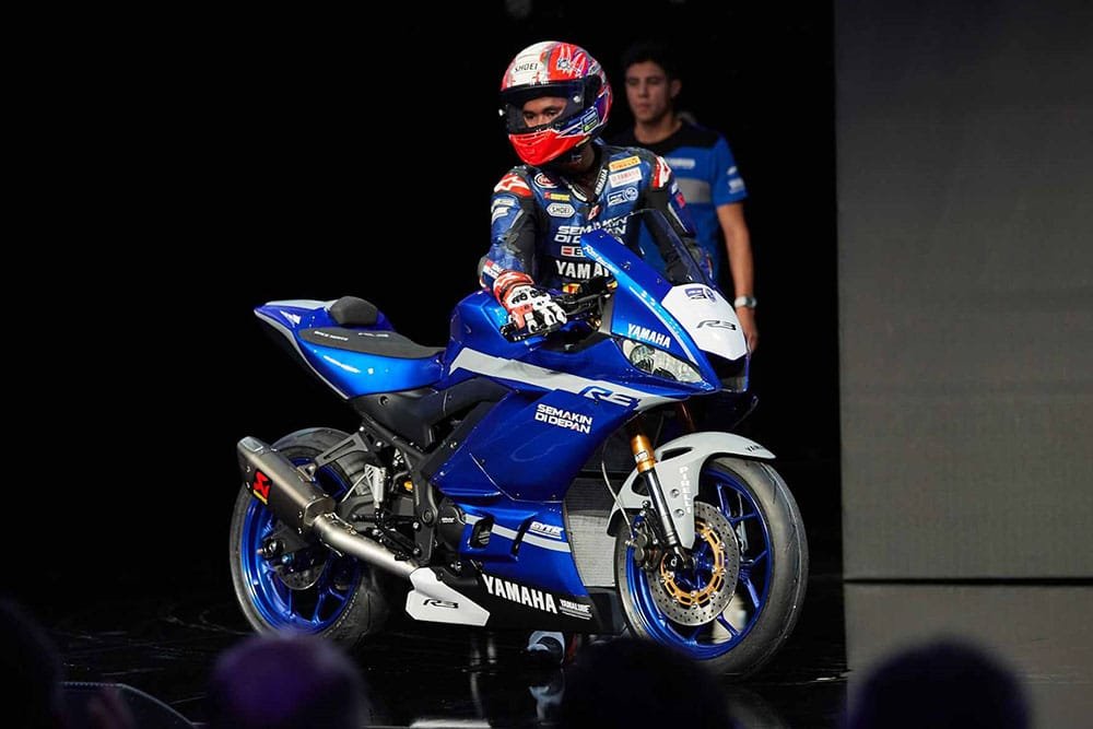Galang Hendra dengan motor barunya Yamaha R3 2019