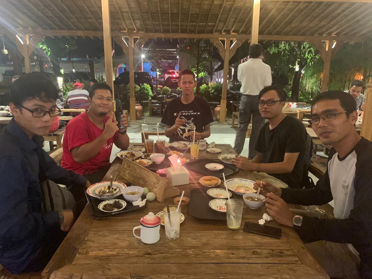 Fun Touring Blogger Vlogger AHM Jogja Tawangmangu 1 - Makan di Mbah Cokro Resto 1