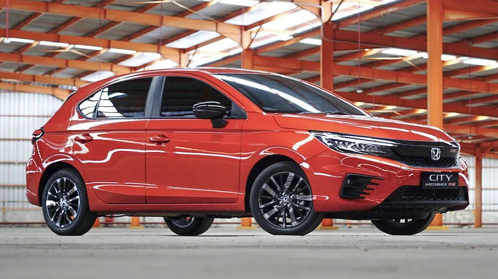 Honda City Hatchback RS dari samping