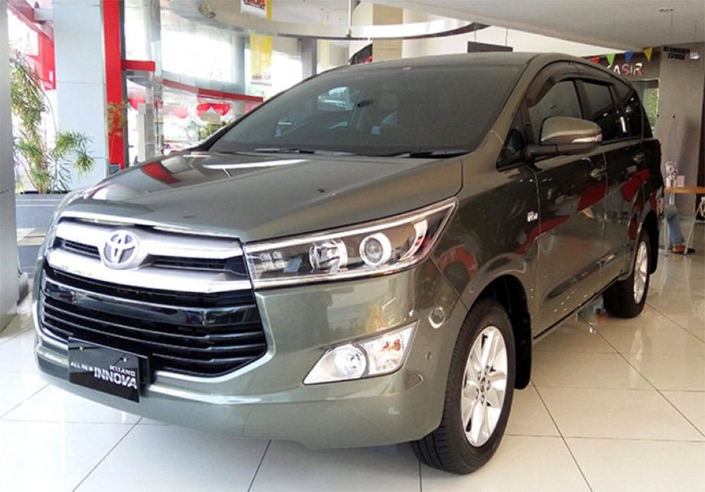 Toyota Kijang Innova di dealer