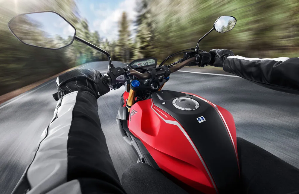 Tapered Handlebar & Cockpit Design with Bigger Sensation