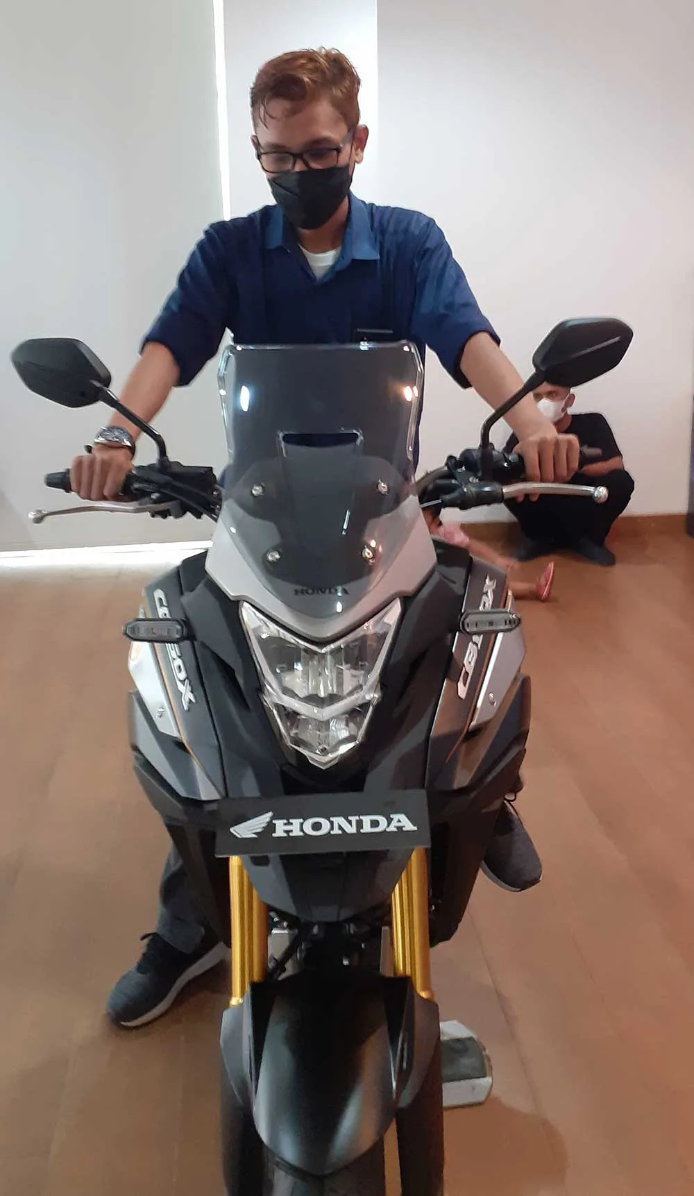 Honda CB150X dari depan