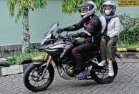 Tips Aman Bonceng Menyamping Tips Aman Bonceng Menyamping