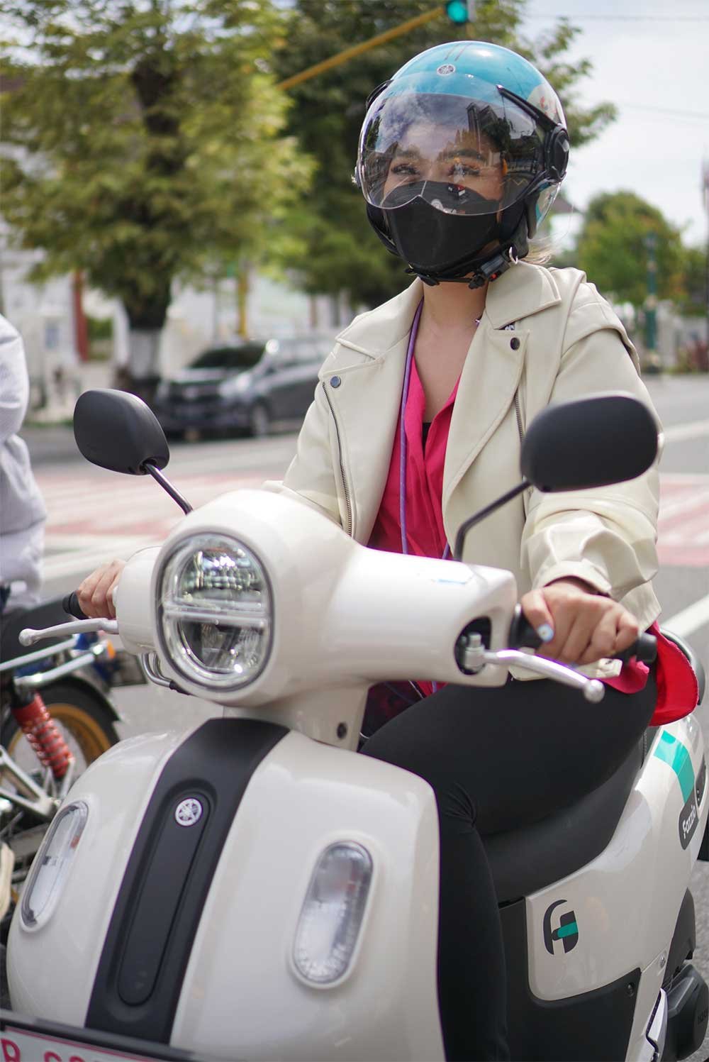 Yamaha Fazzio putih touring