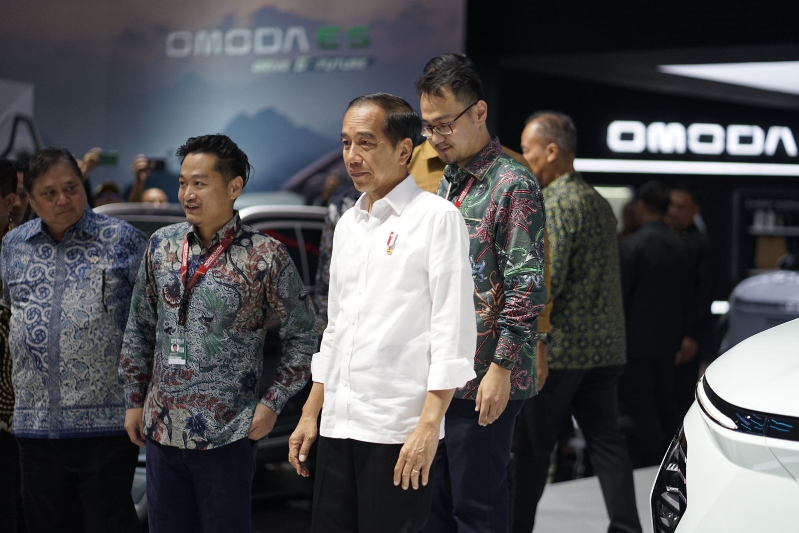 Presiden Joko Widodo Apresiasi Chery OMODA E5 Sebagai Tren Inovasi Elektrifikasi di IIMS 2024