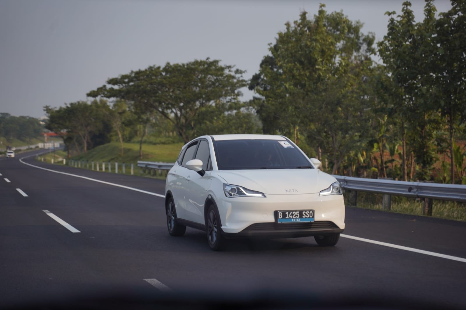 Mobil Listrik NETA V