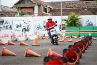 Tips Aman Berkendara Motor Listrik ala Honda Istimewa