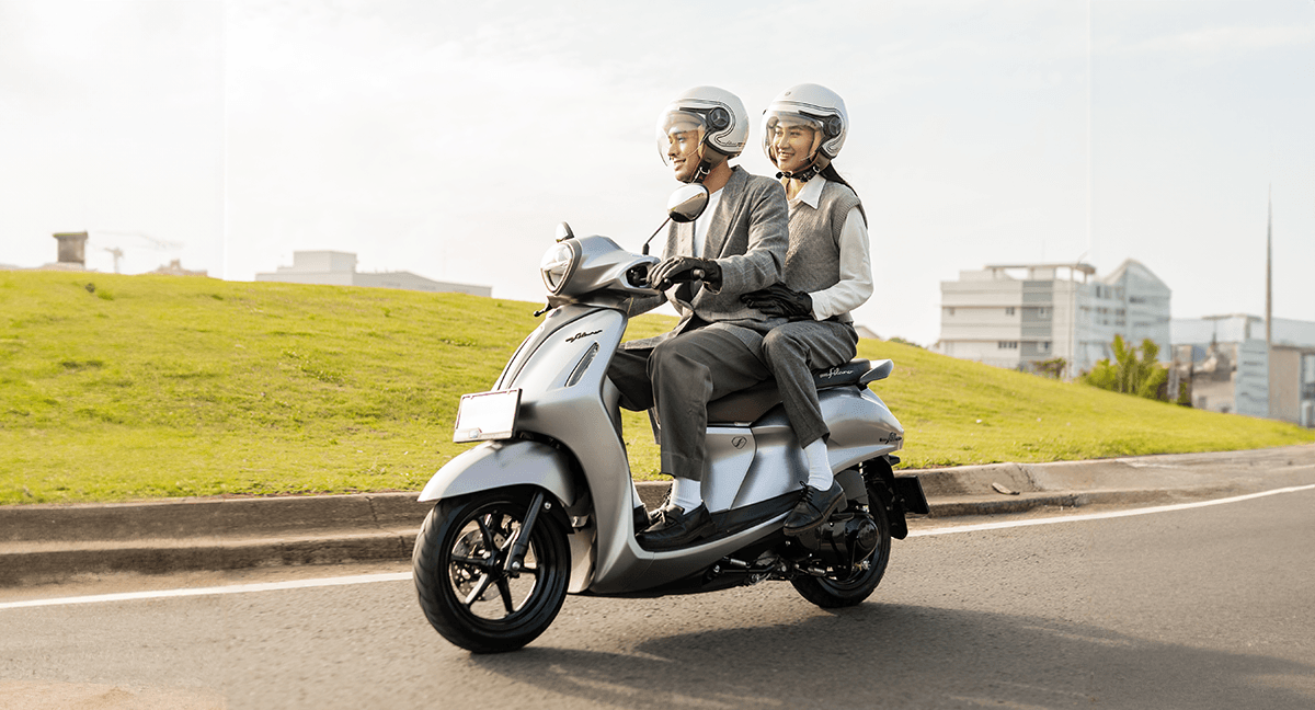 Yamaha Grand Filano Hybrid LUX DARK SILVER