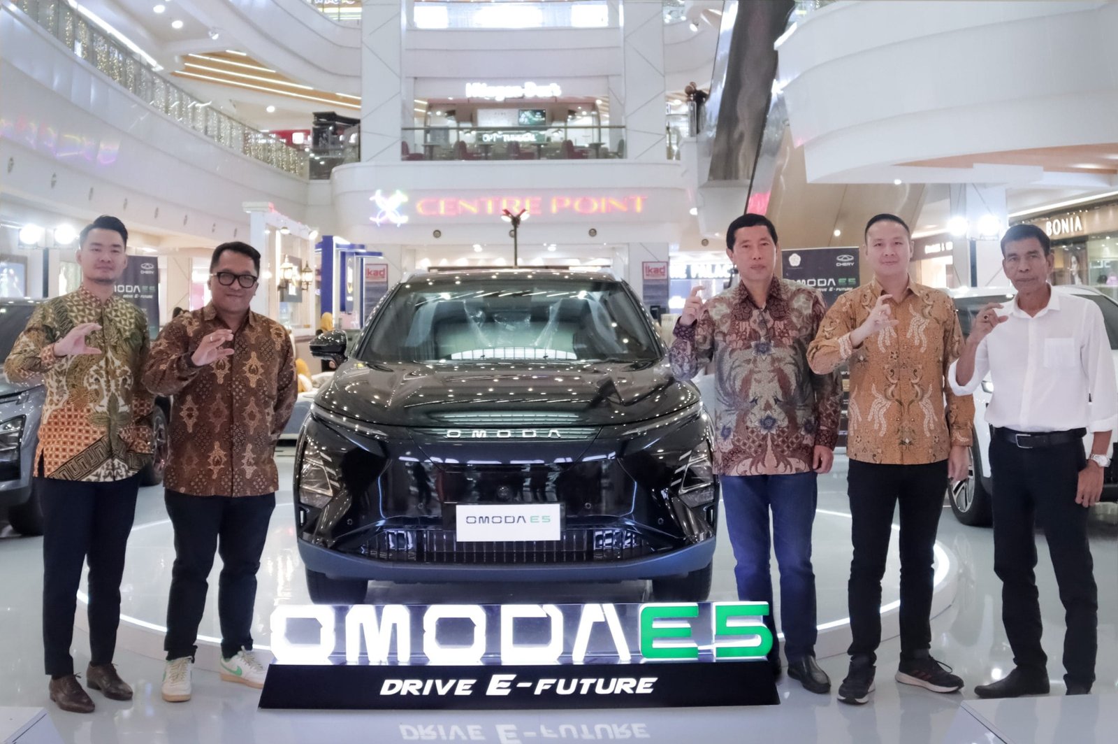 Chery Ajak Konsumen Medan Masuki Masa Depan Tanpa Emisi dengan Mobil Listrik Bergaya Futuristik