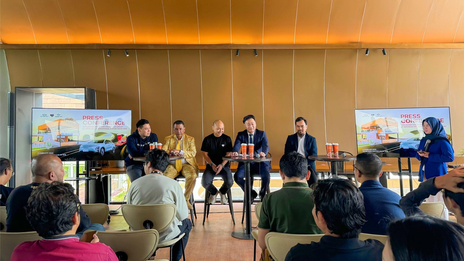 Kolaborasi Spektakuler Chery OMODA E5 dan Chery J6 Bersama Holywings Group di IIMS 2025